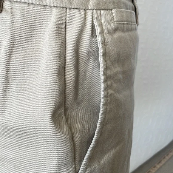 Lands’ End khaki shorts - Picture 4 of 9